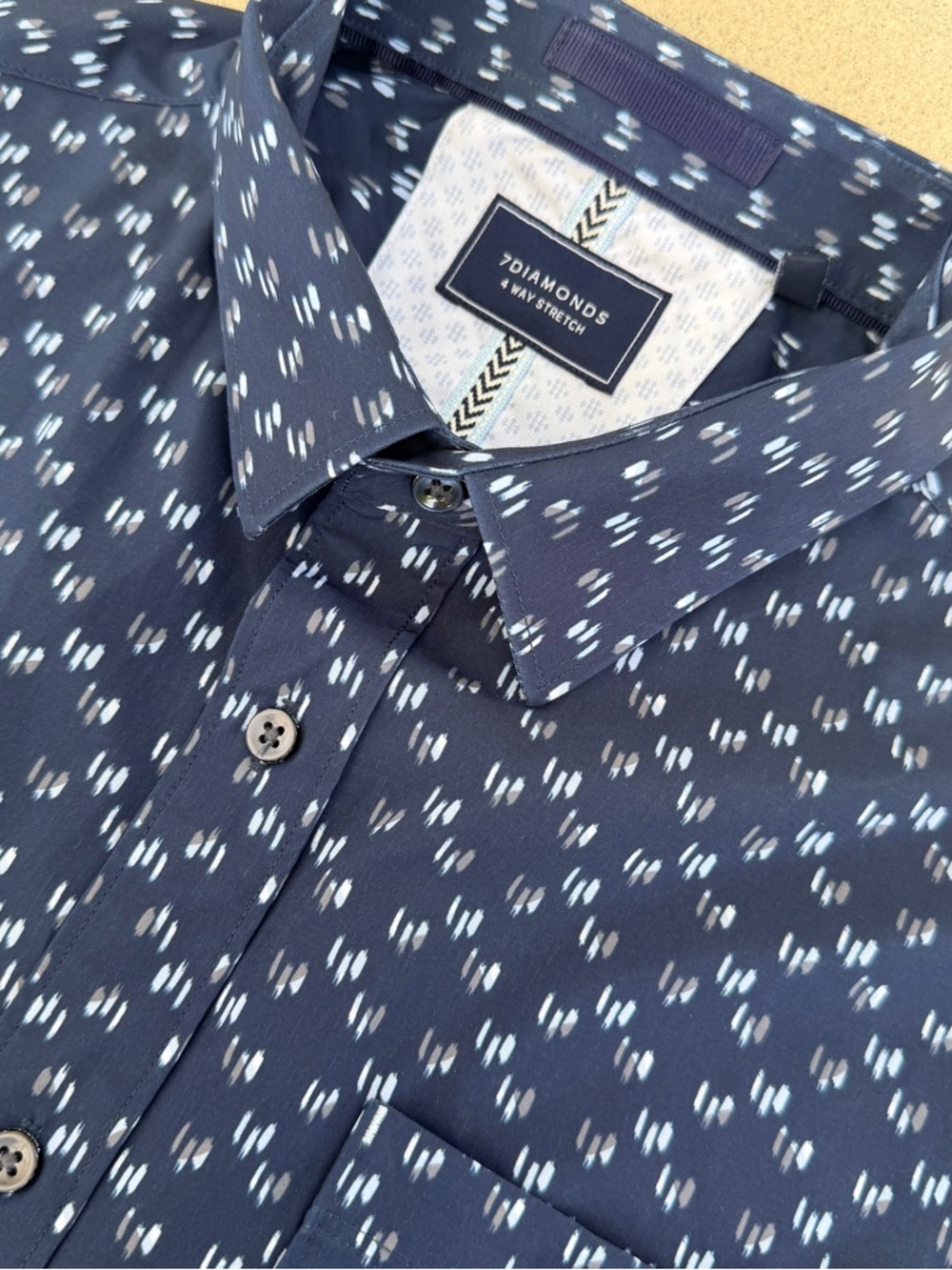 7 Diamonds 4-Way Stretch Shirt Sz Medium Blue Abstract Tradewinds Short Sleeve